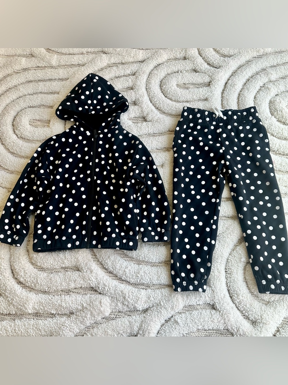 Girls Old Navy Black + White Polka Dot Hoodie Sweatsuit Set | Size 3T